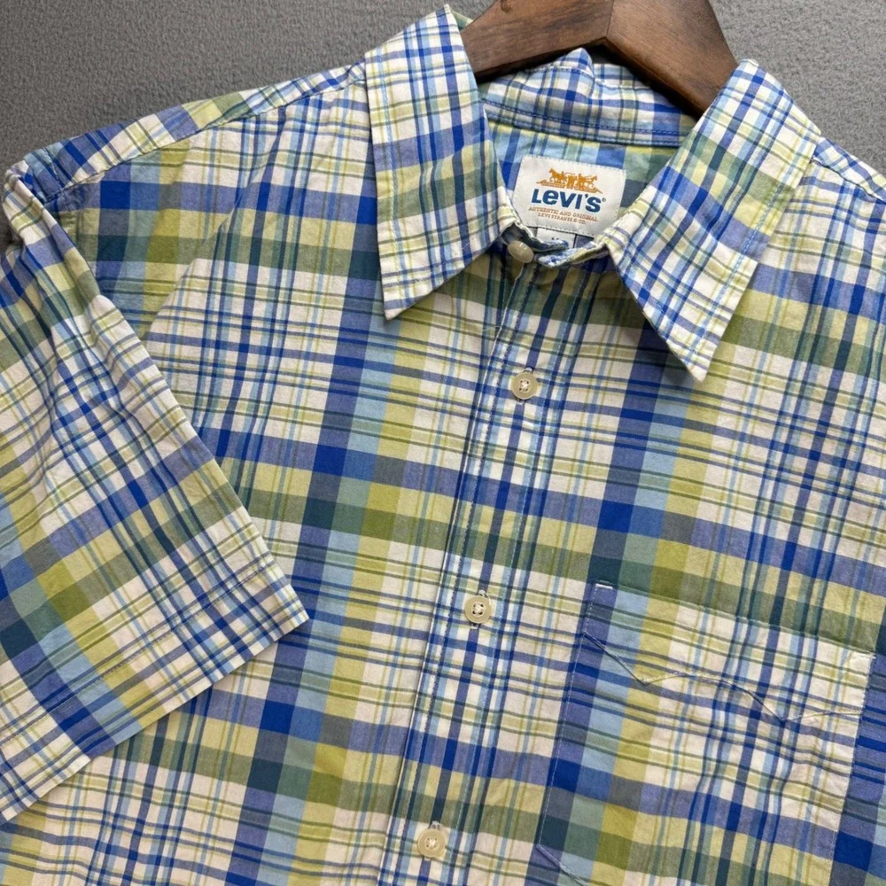 Levi Button Down Shirt Mens Medium Blue Plaid Short Sleeve Arcuate Pocket Cotton